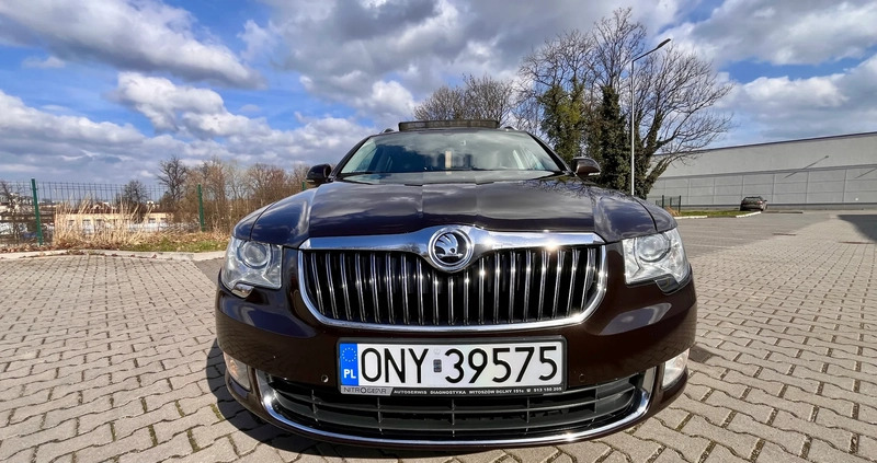 Skoda Superb cena 45000 przebieg: 238000, rok produkcji 2011 z Nowe Miasto nad Pilicą małe 497